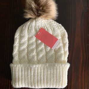 BRAND NEW! pom pom cable knit winter hat
